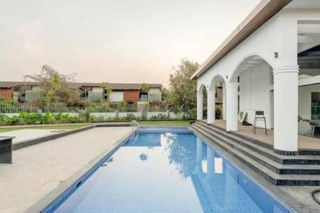 The Sunset Haven: 1 Bedroom Apartment Candolim Goa