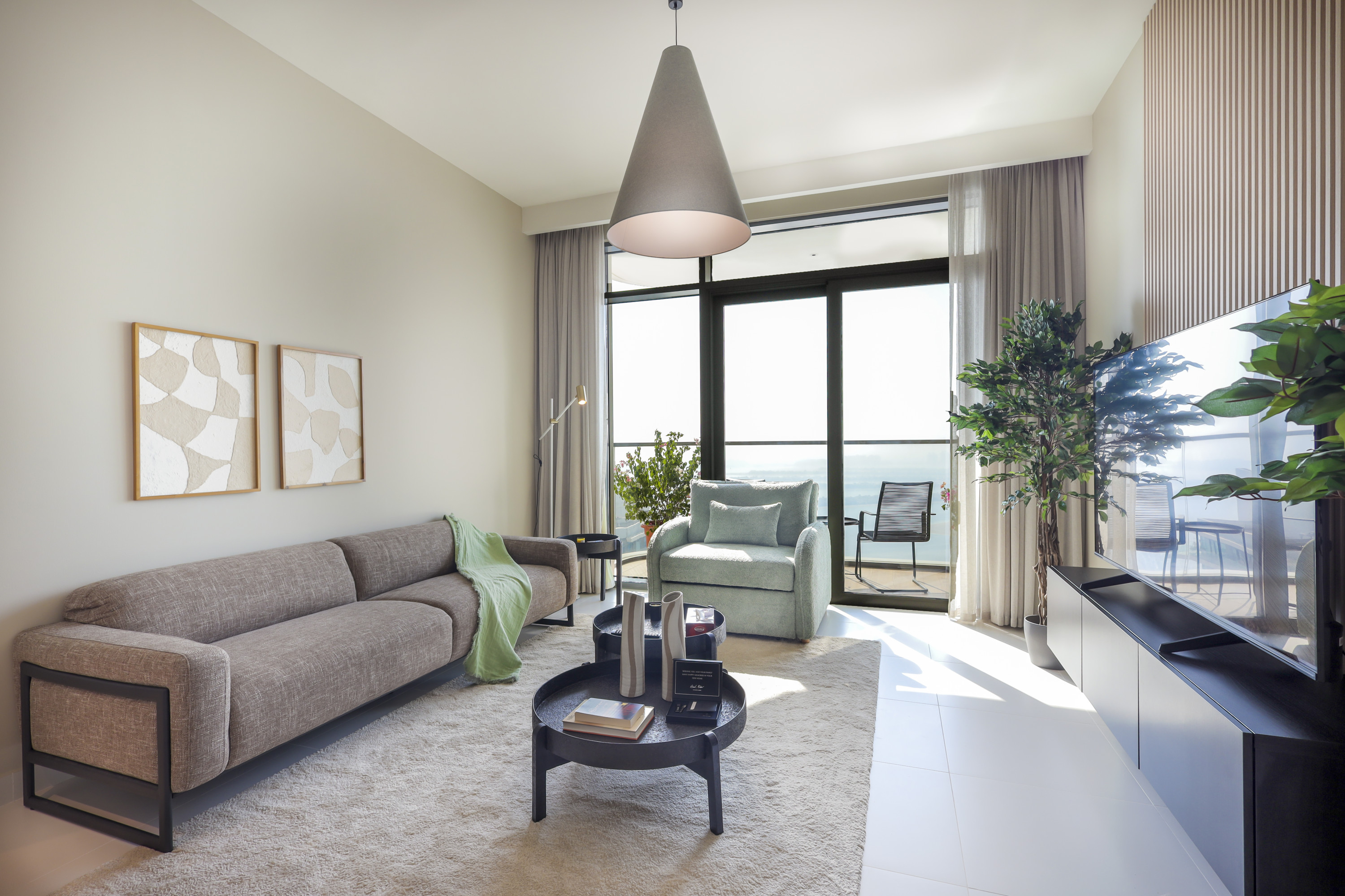 Exquisite Beachfront 1BR Living in Palm Jumeirah's