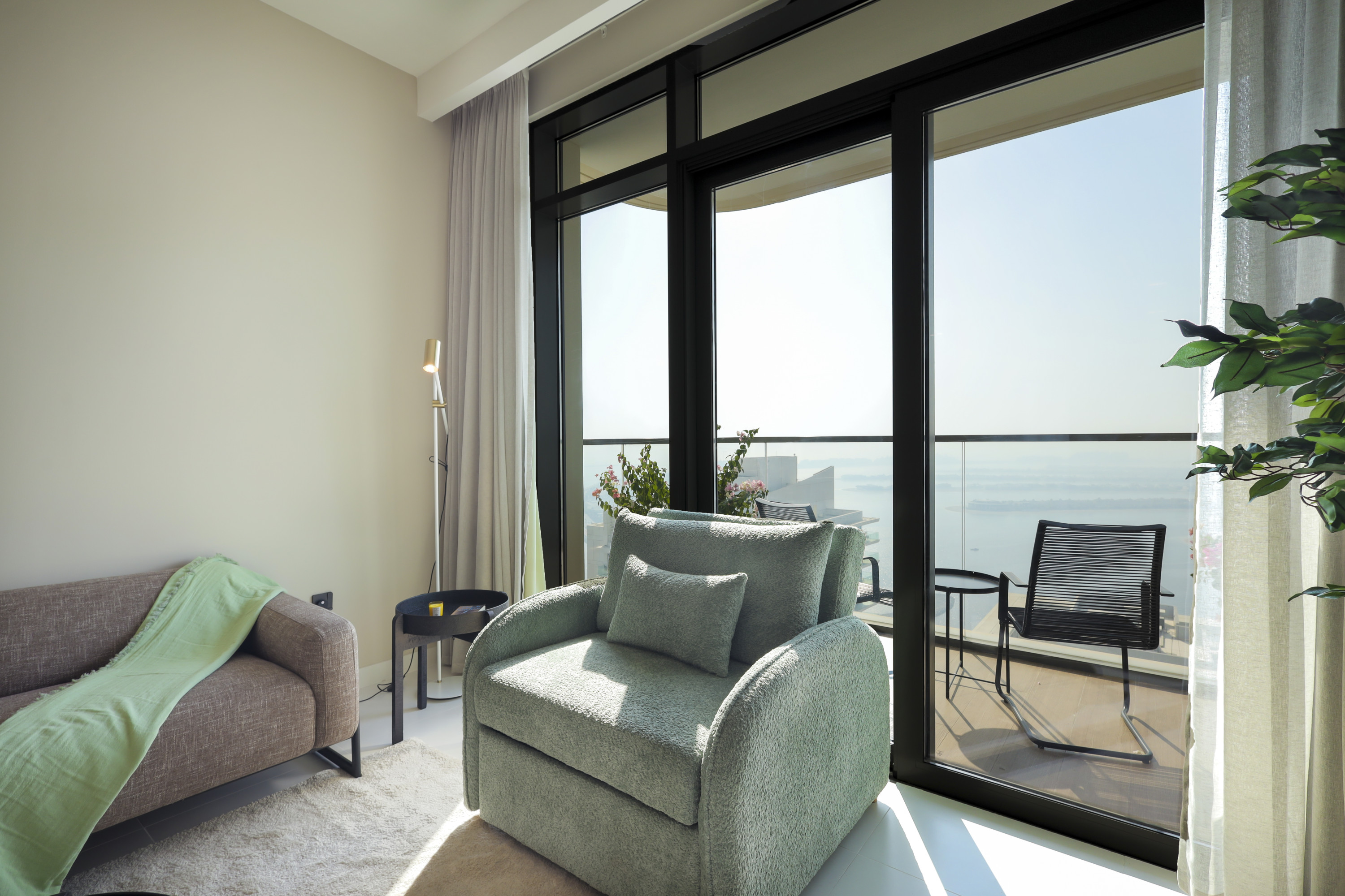 Exquisite Beachfront 1BR Living in Palm Jumeirah's