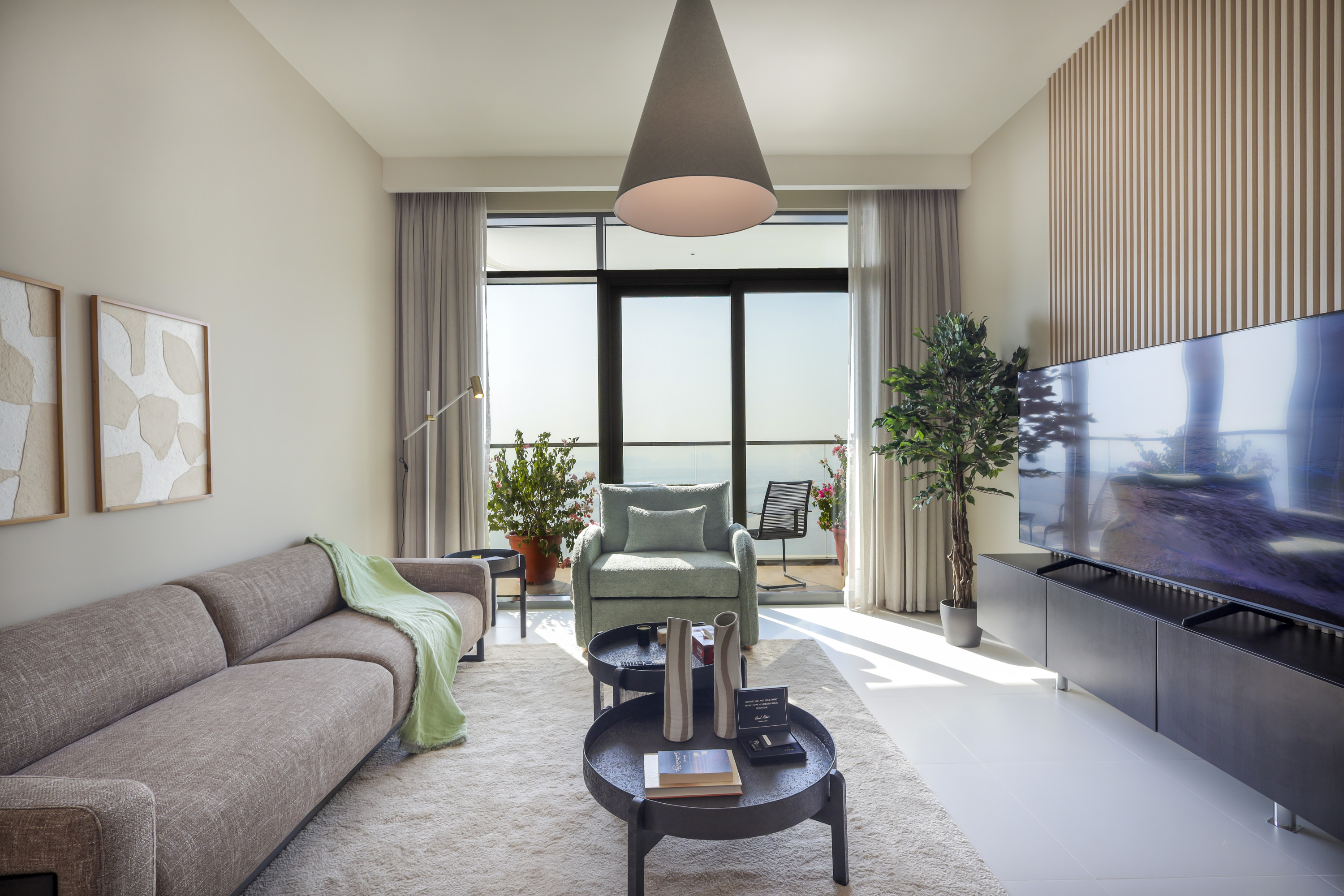 Exquisite Beachfront 1BR Living in Palm Jumeirah's